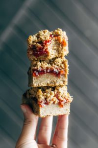 strawberry-oat-crumble-bars