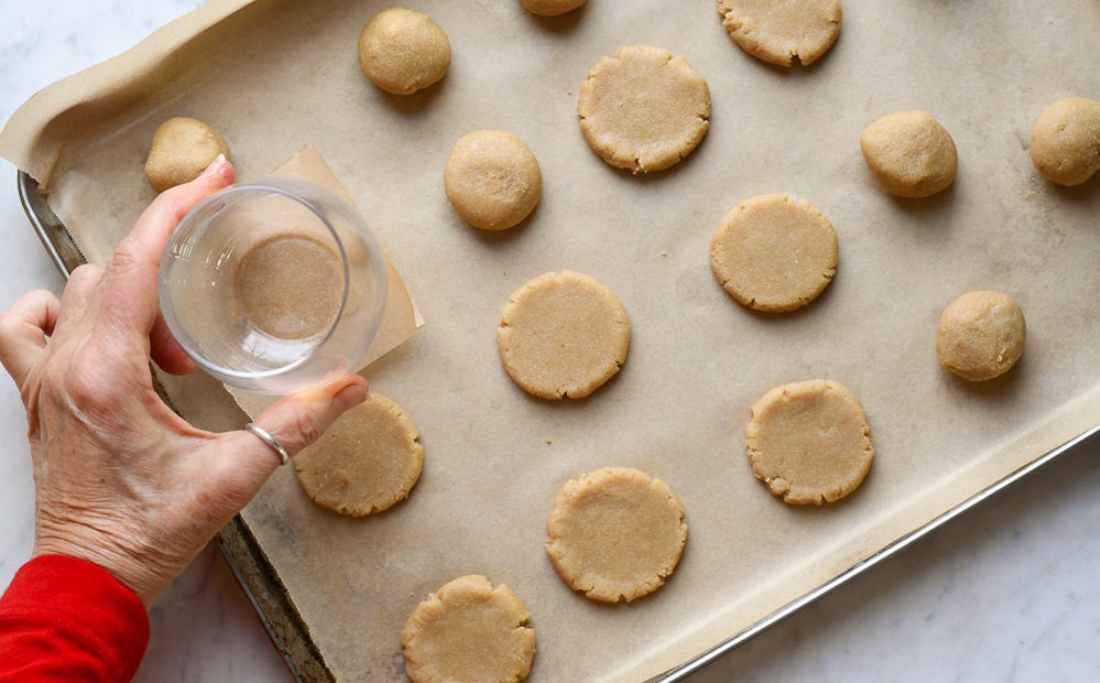 Almond Chocolate Sandwich Cookies pressing with glass