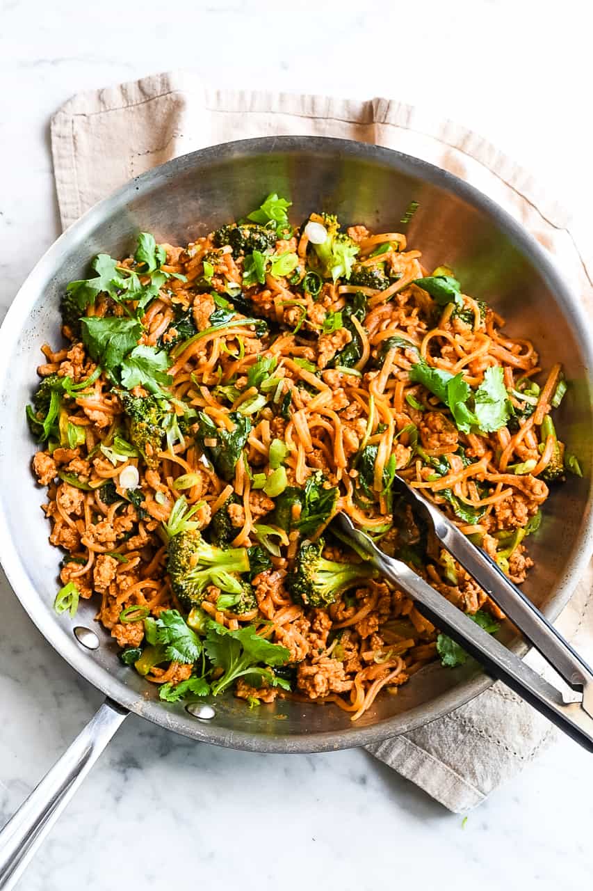 Easy Gochujang Noodles with Vegetables and Chicken pan and napkin