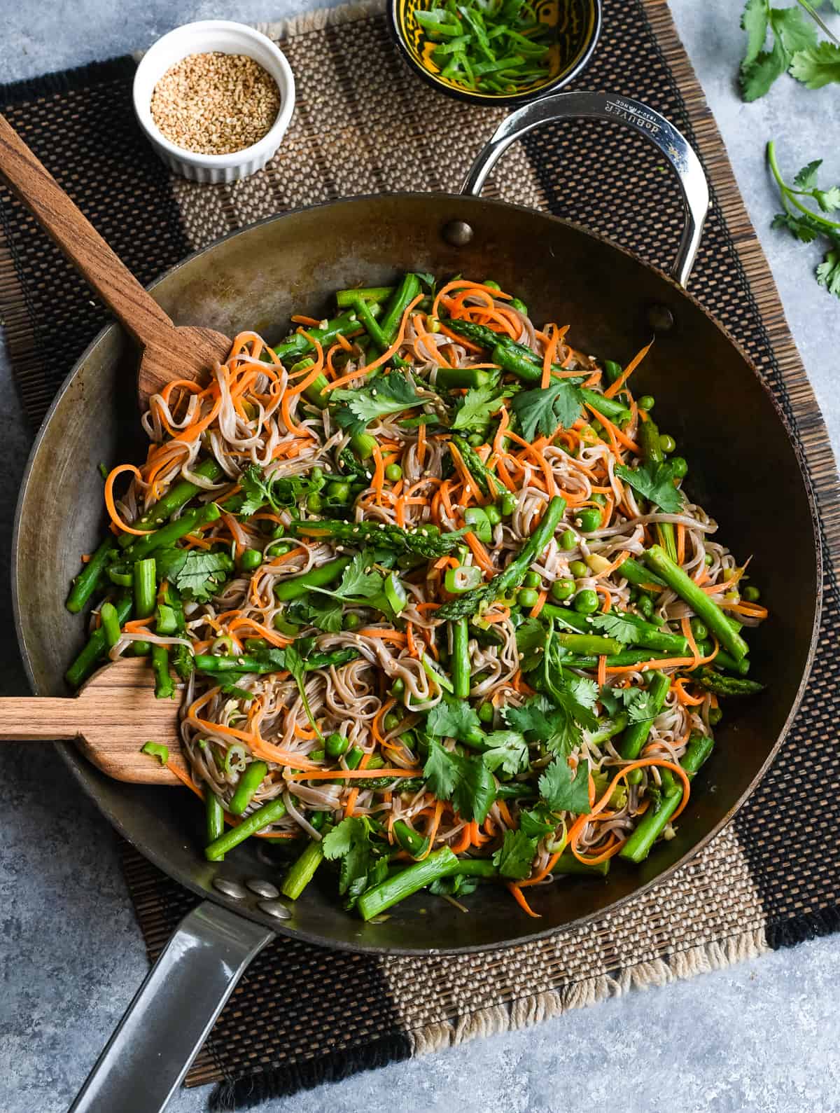 Salmon, ginger and soba noodle stir-fry - Recipes 