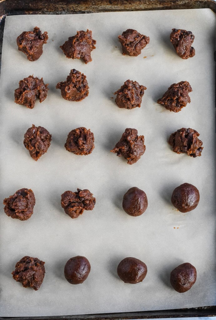 Pumpkin Truffles with Dark Chocolate a tray with unrolled and rolled truffles