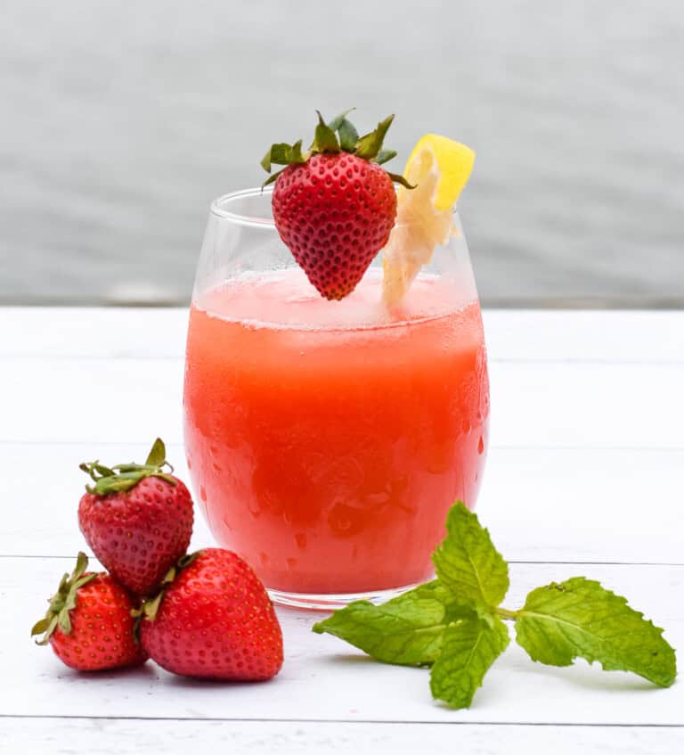 Homemade Strawberry Lemonade (Naturally Sweetened)